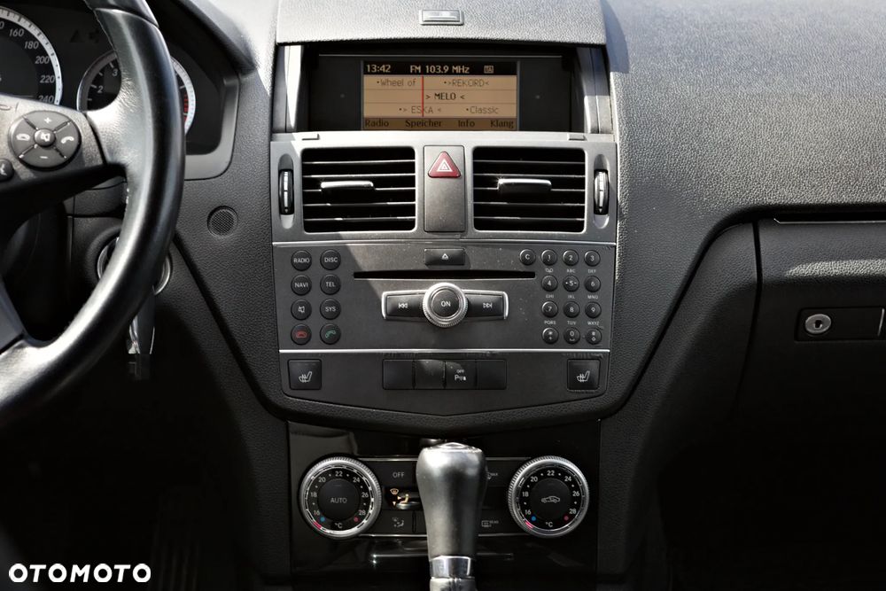 Mercedes-Benz Klasa C 180 CGI Automatik BlueEFFICIENCY - 32