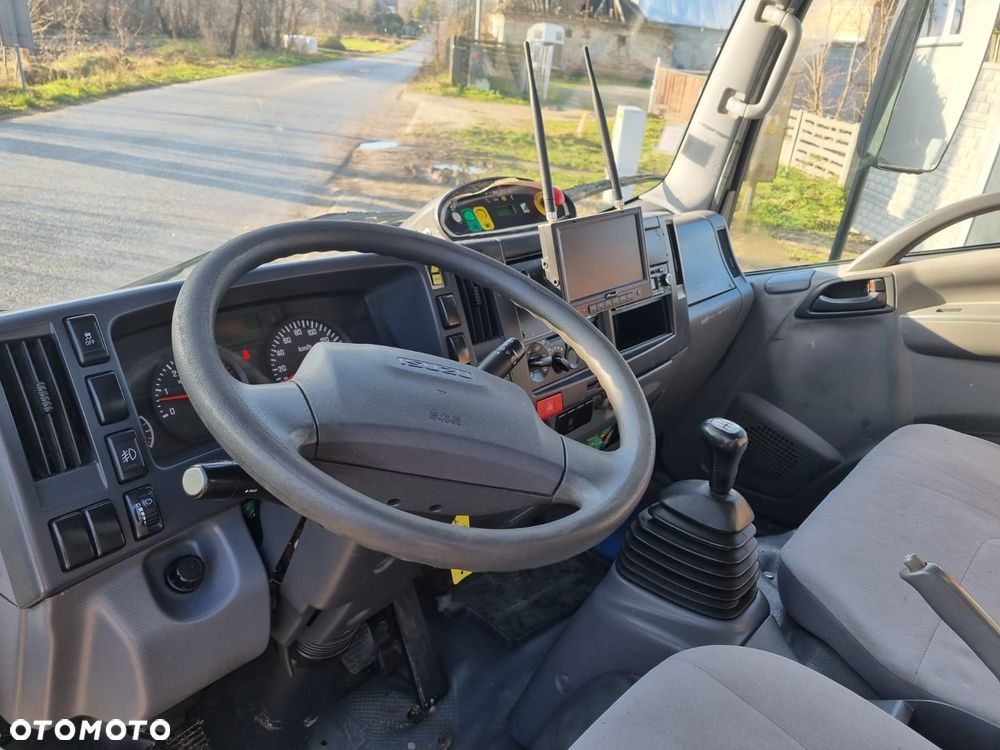 Isuzu M55 - 8