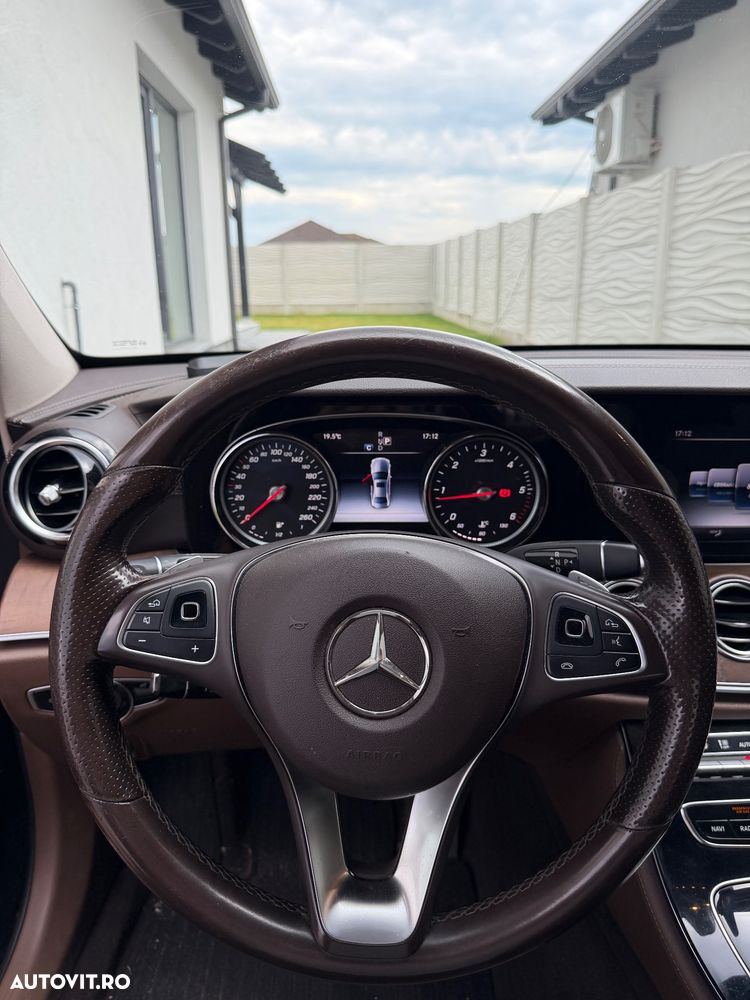 Mercedes-Benz E - 11