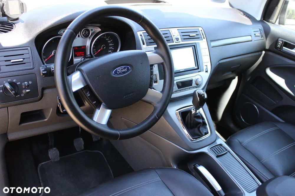 Ford Kuga 2.0 TDCi 2x4 Titanium - 28