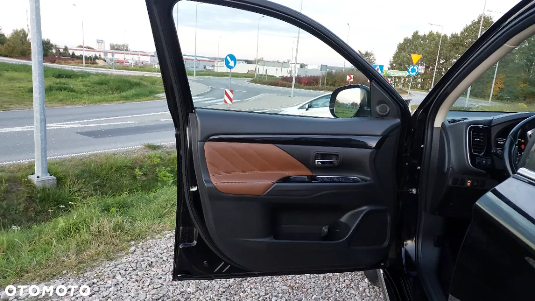 Mitsubishi Outlander - 11