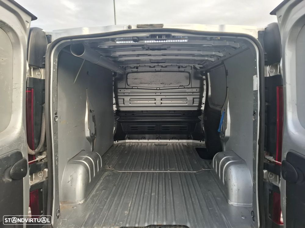 Opel VIVARO 1.6CDTI 100CV 3LUGARES - 13