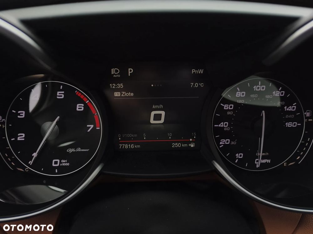 Alfa Romeo Giulia 2.0 Turbo 16V AT8-Q4 Competizione - 8