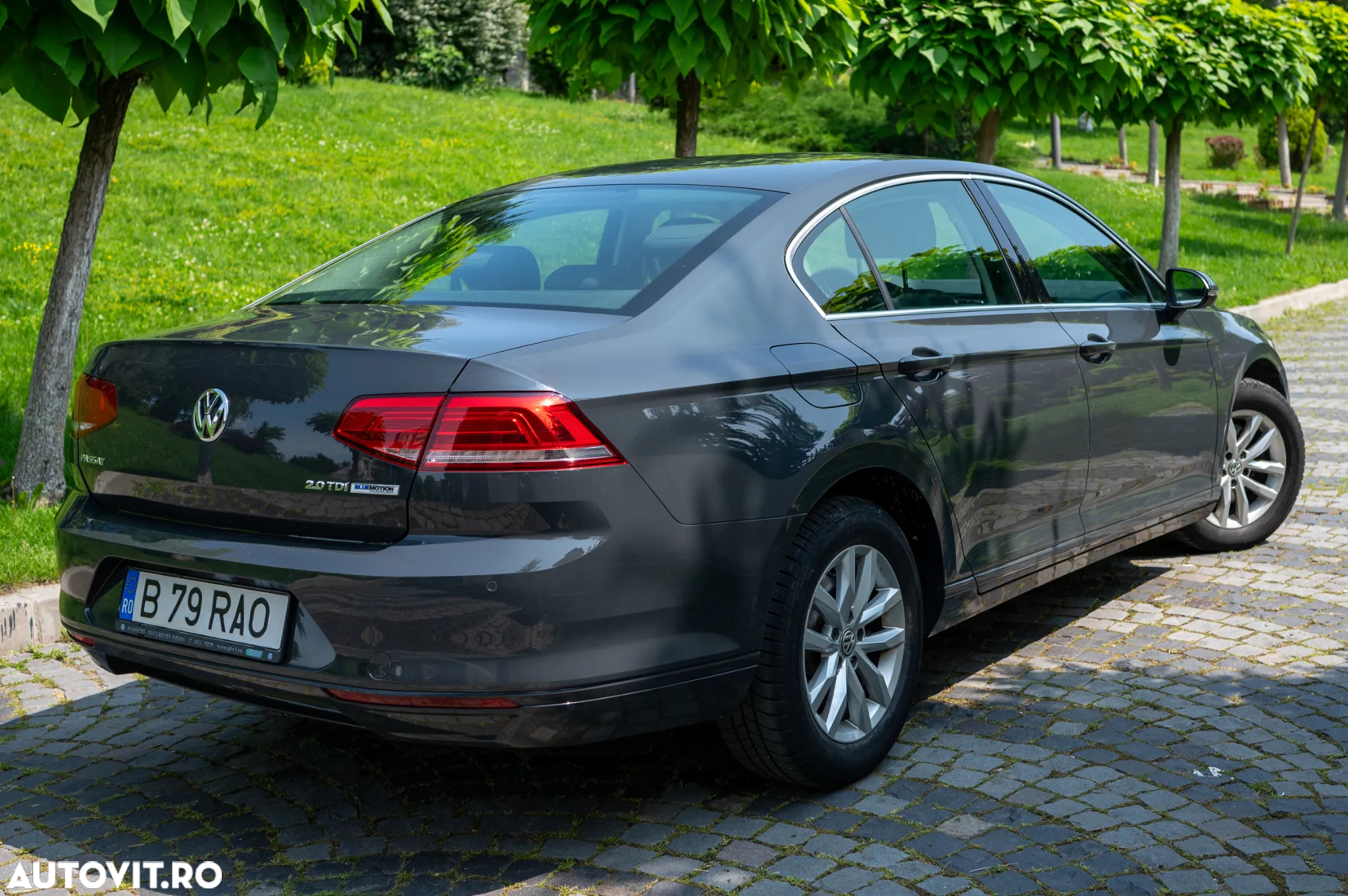 Volkswagen Passat - 4