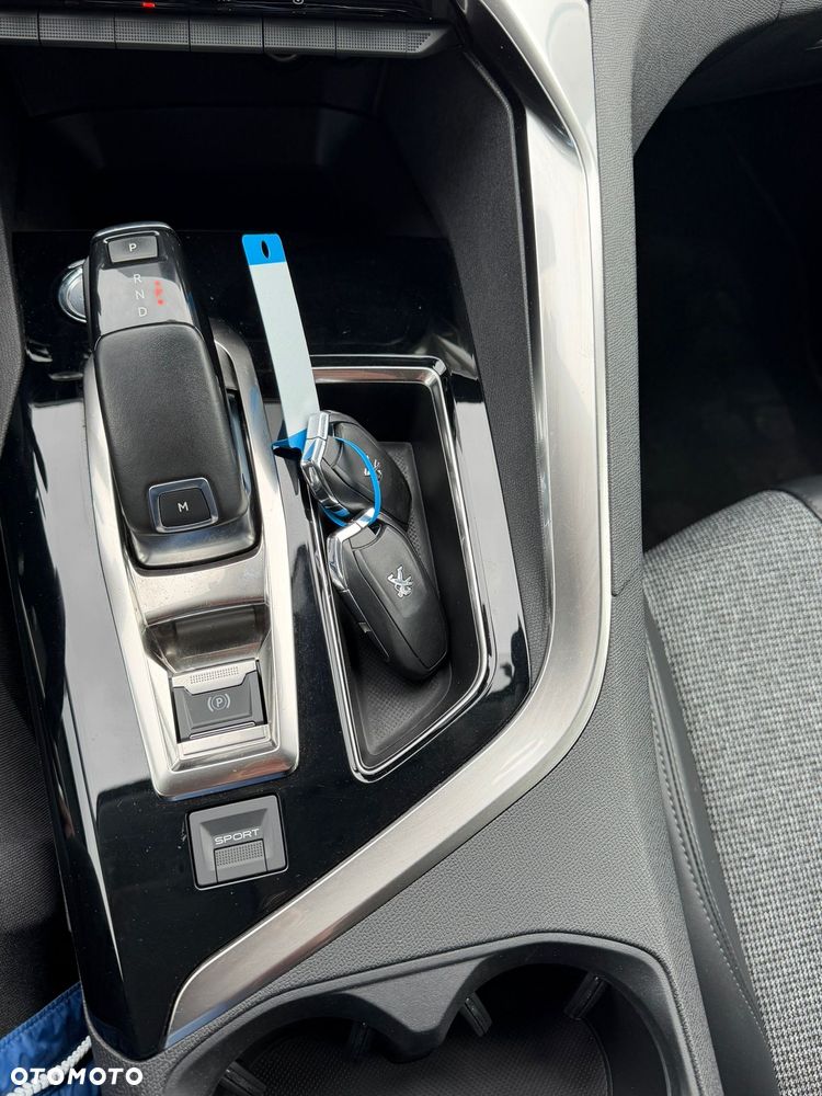 Peugeot 3008 1.6 PureTech GPF Active S&S EAT8 - 17