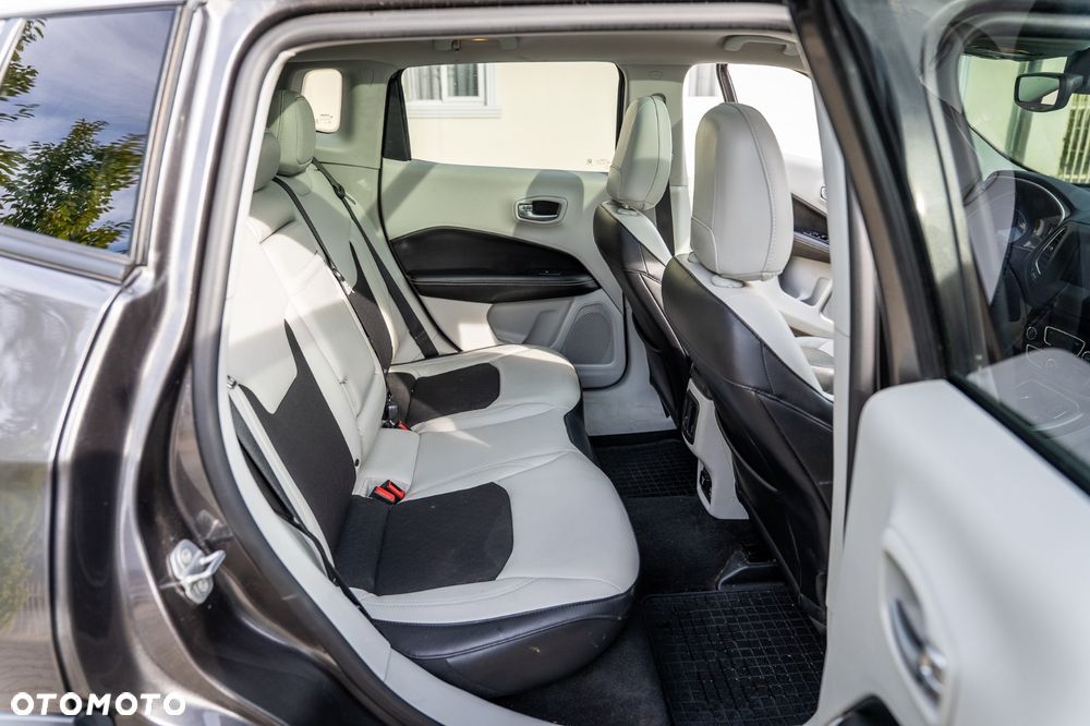 Jeep Compass - 10