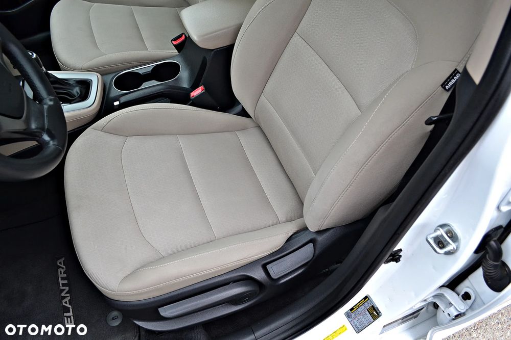 Hyundai Elantra - 26