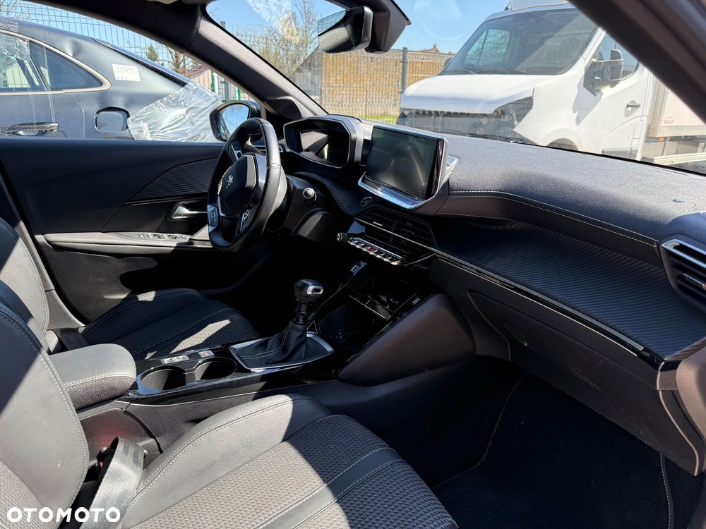 Peugeot 208 - 13