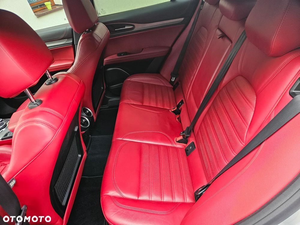 Alfa Romeo Stelvio 2.0 Turbo 16V AT8-Q4 Ti - 12