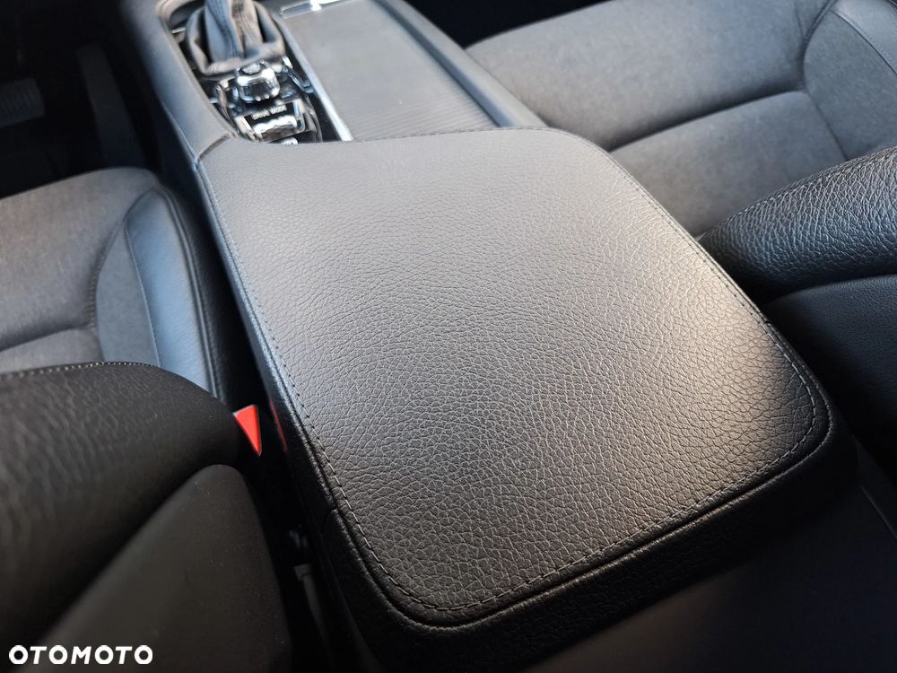 Volvo V90 D4 Momentum Pro - 31