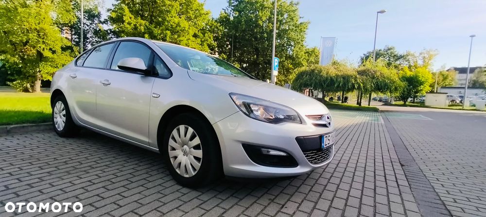 Opel Astra IV 1.6 Cosmo - 1