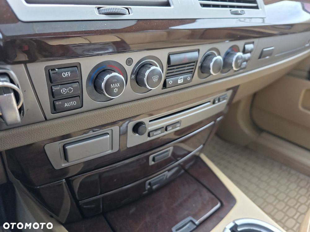 BMW Seria 7 750i L - 17