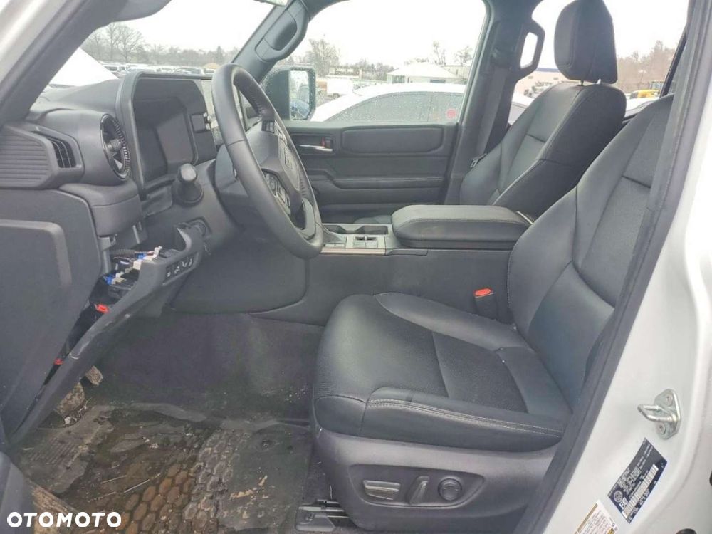 Toyota Land Cruiser - 7