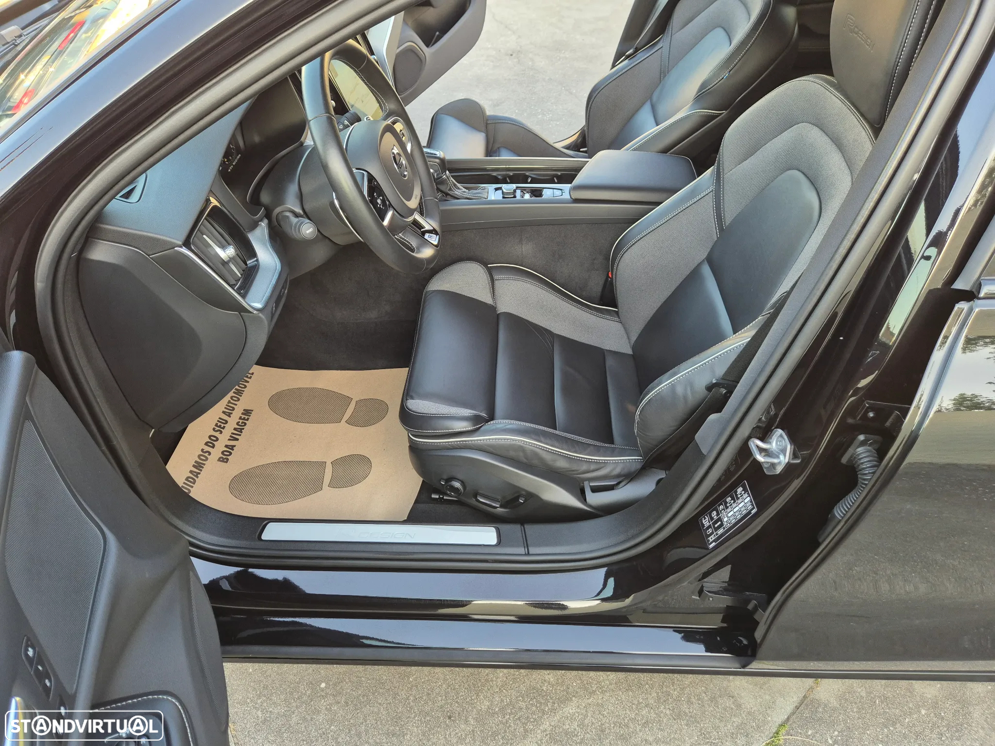 Volvo V60 2.0 D4 R-Design Geartronic - 26