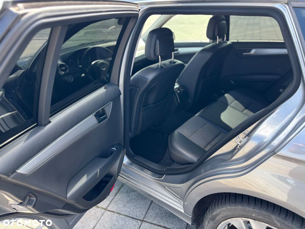 Mercedes-Benz Klasa C 200 CDI DPF (BlueEFFICIENCY) 7G-TRONIC Avantgarde - 5