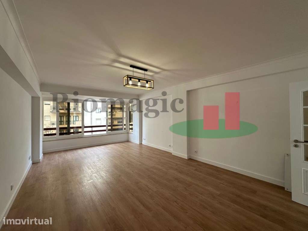 Metro Laranjeiras - Est. Luz - Lisboa - Apartamento T3 com Varandas... - Grande imagem: 2/45
