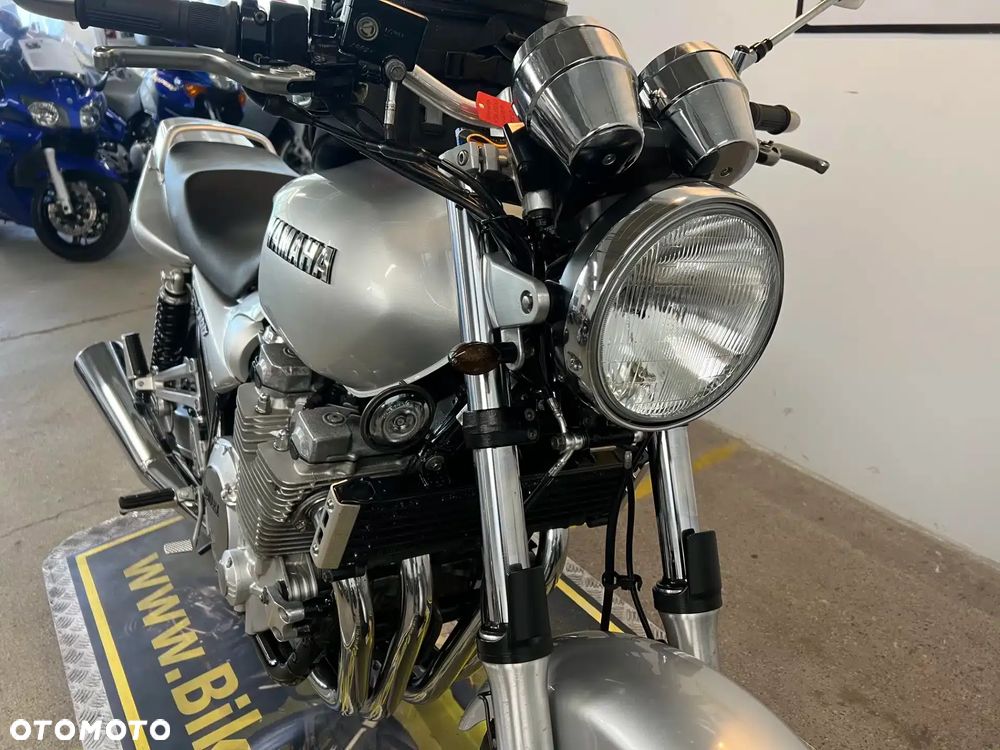 Yamaha XJR - 8