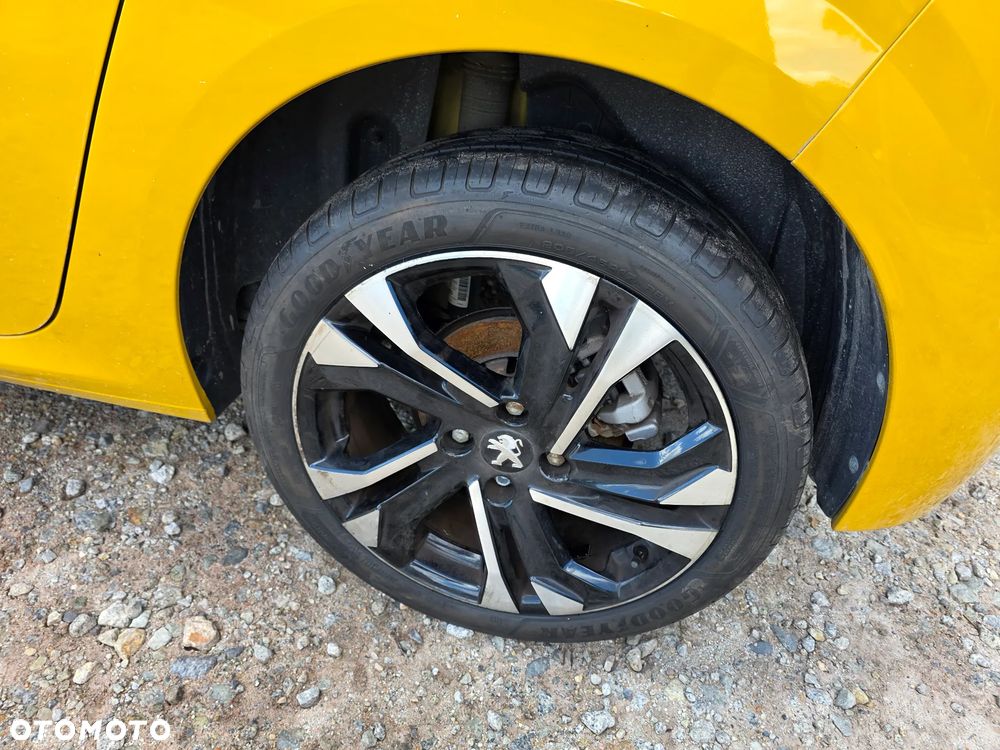 Peugeot 208 PureTech 100 EAT8 Allure - 23