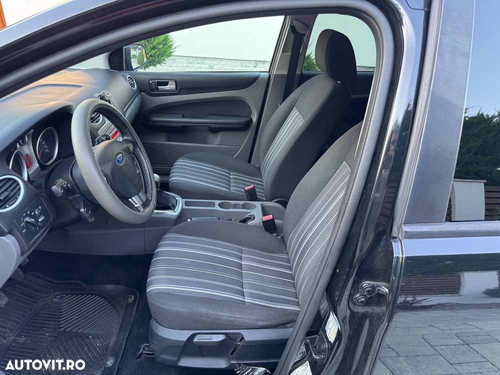 Ford Focus 1.6i Titanium - 13