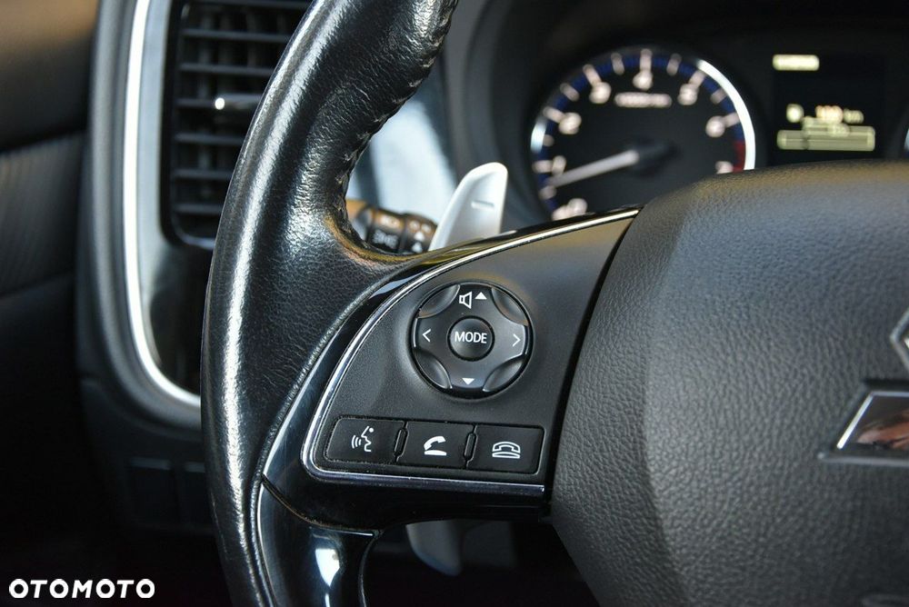 Mitsubishi Outlander 2.0 Instyle Navi 4WD CVT - 25