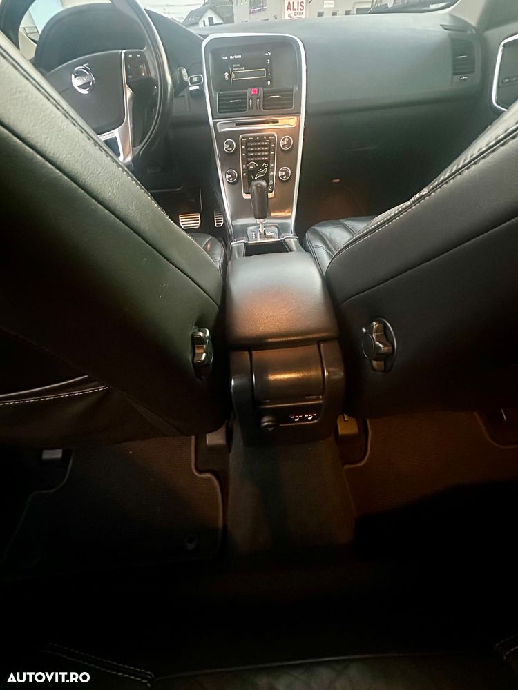 Volvo XC 60 D5 AWD Aut. RDesign - 9