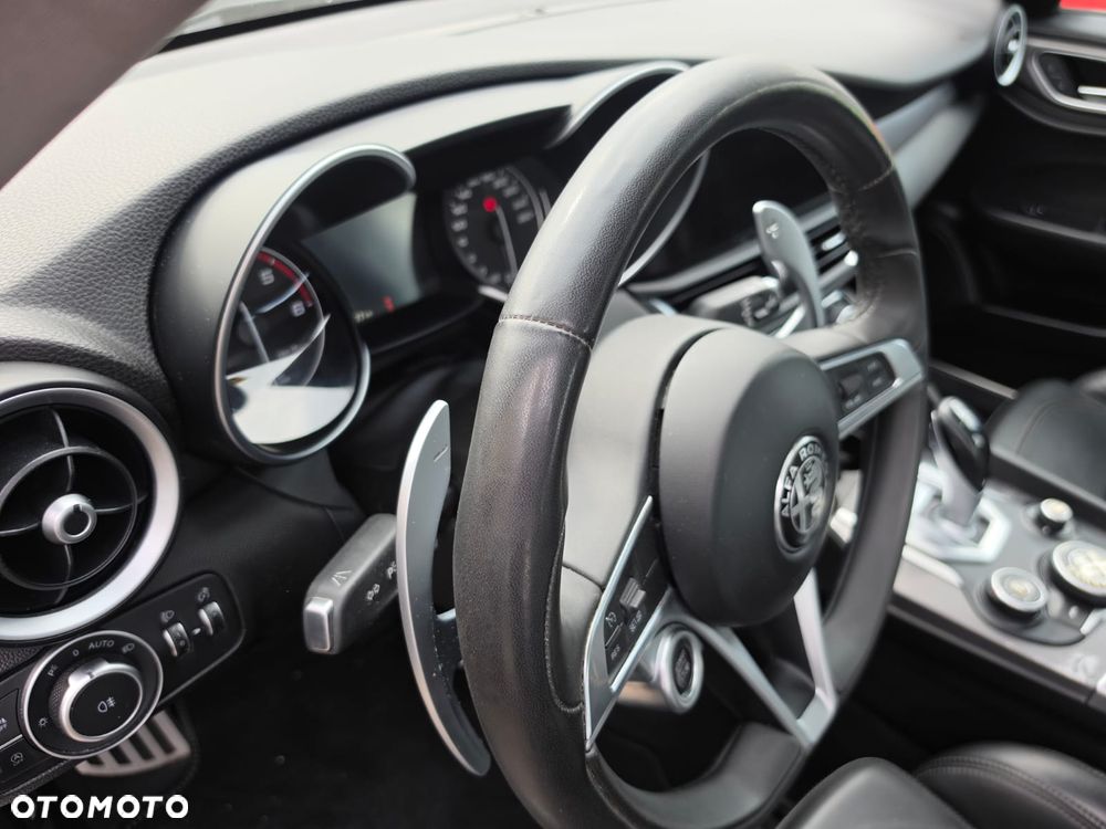 Alfa Romeo Giulia 2.2 D Turbo Veloce TI Q4 - 12