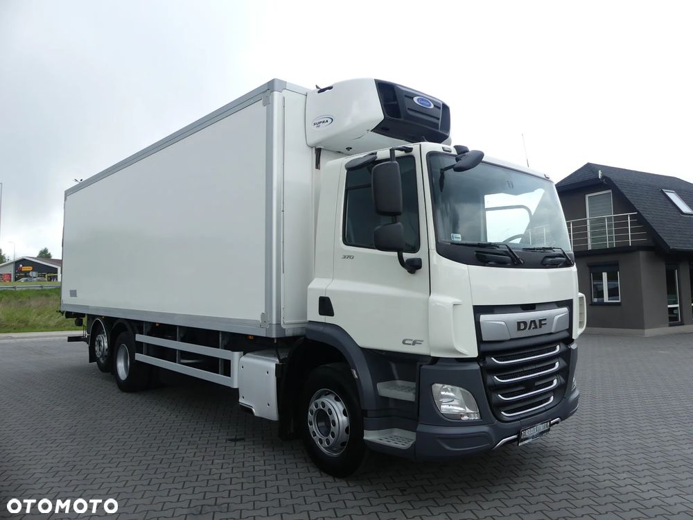 DAF CF 370 / 6x2 / CHŁODNIA 8.25 + WINDA / EURO 6 / 330 TYS KM / - 11