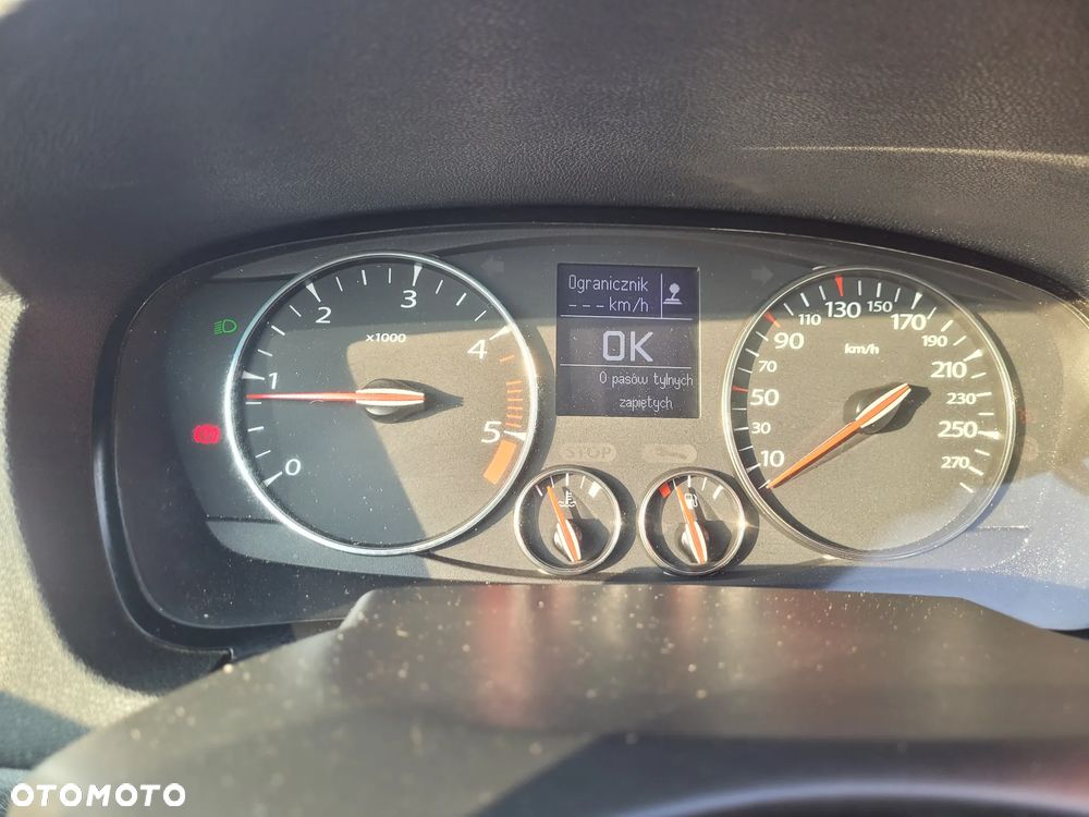 Renault Laguna dCi 150 FAP Start-Stop GT - 26