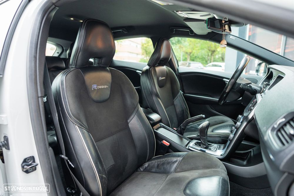 Volvo V40 D2 R Design - 17