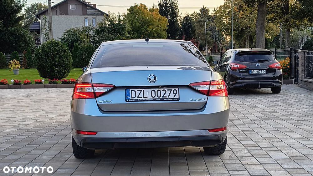 Skoda Superb 2.0 TSI Ambition DSG - 12