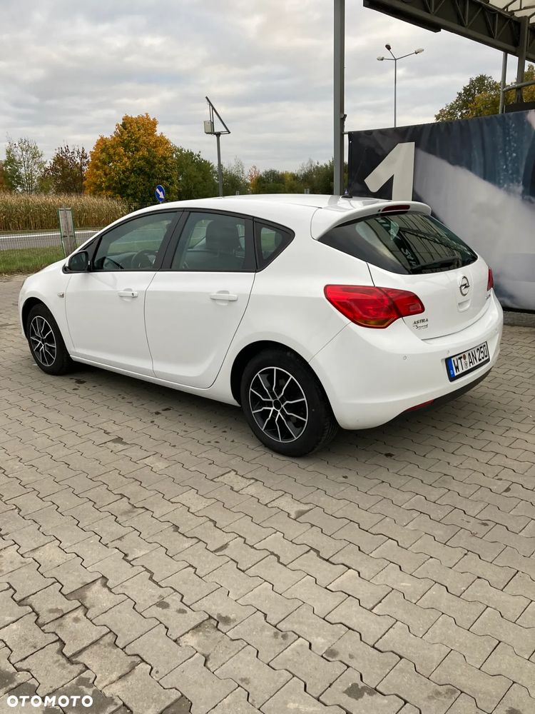 Opel Astra 1.4 EcoFLEX Cosmo - 7