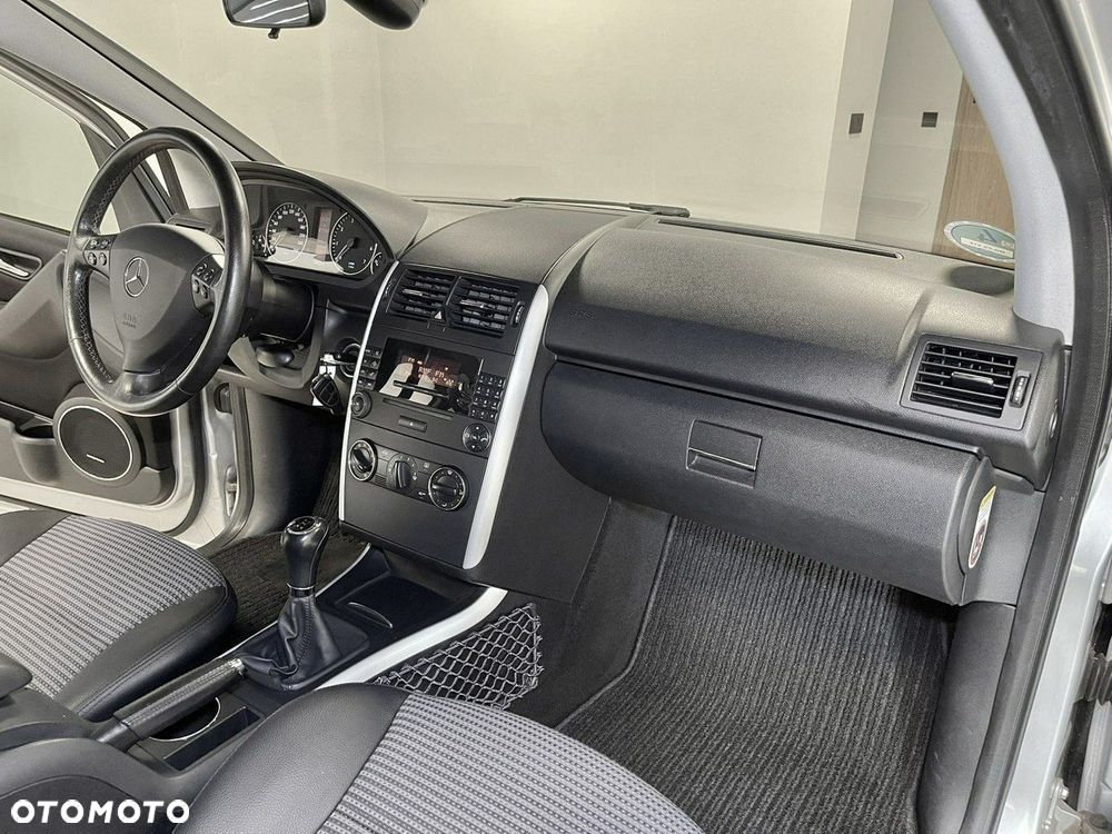 Mercedes-Benz Klasa A 170 BlueEFFICIENCY Avantgarde - 32