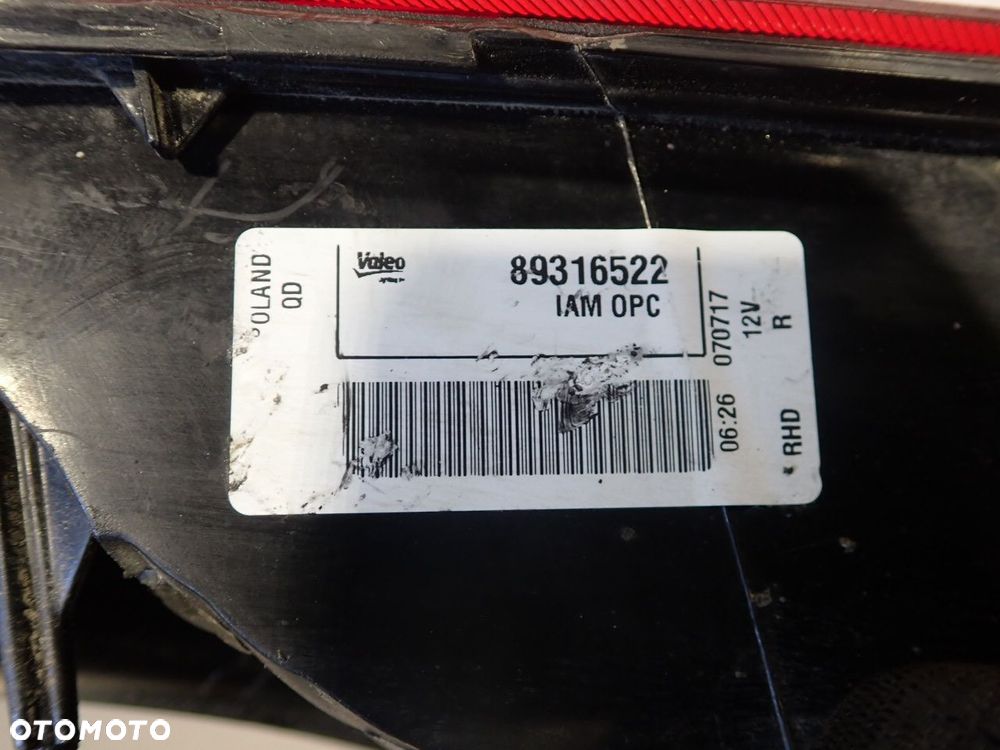 LAMPA PRAWA TYLNA DYMIONA OPEL CORSA D 89316522 - 11