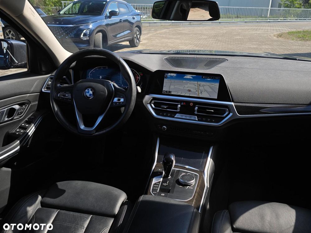 BMW Seria 3 320d Luxury Line sport - 12