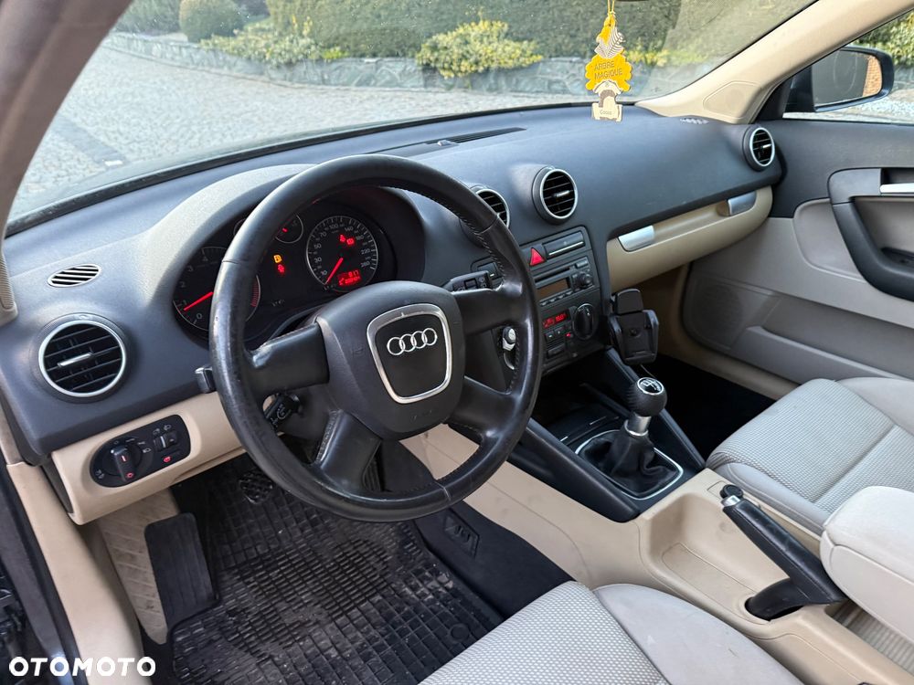 Audi A3 Sportback 1.6 Ambiente - 11