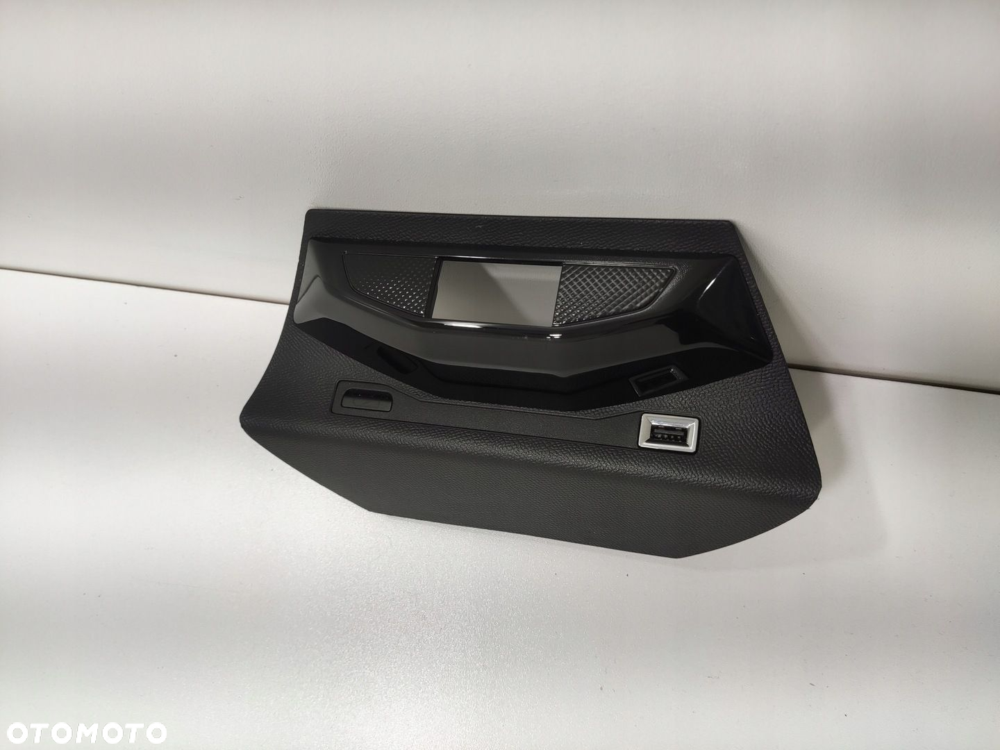 RAMKA DEKOR PORT GNIZADO USB CITROEN DS 3 DS3 CROSSBACK 2019-22 9822808880 - 2