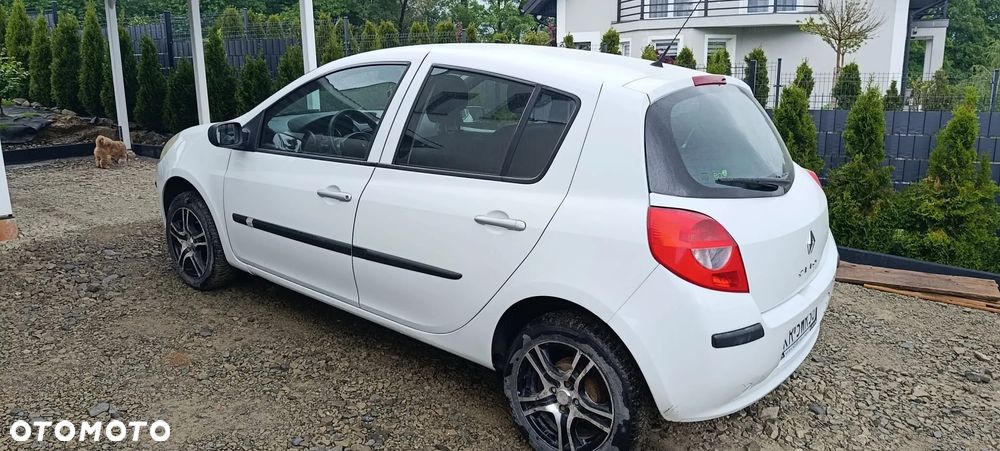 Renault Clio - 2