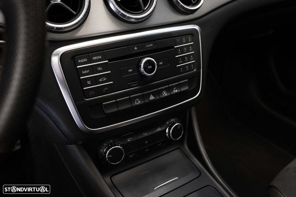 Mercedes-Benz CLA 220 d Shooting Brake AMG Line Aut. - 43