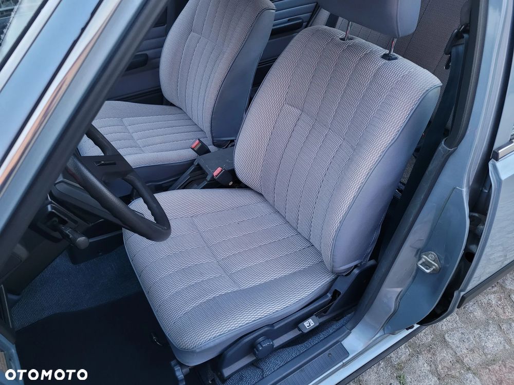 Toyota Camry - 9
