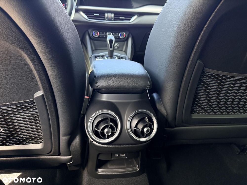 Alfa Romeo Stelvio - 9