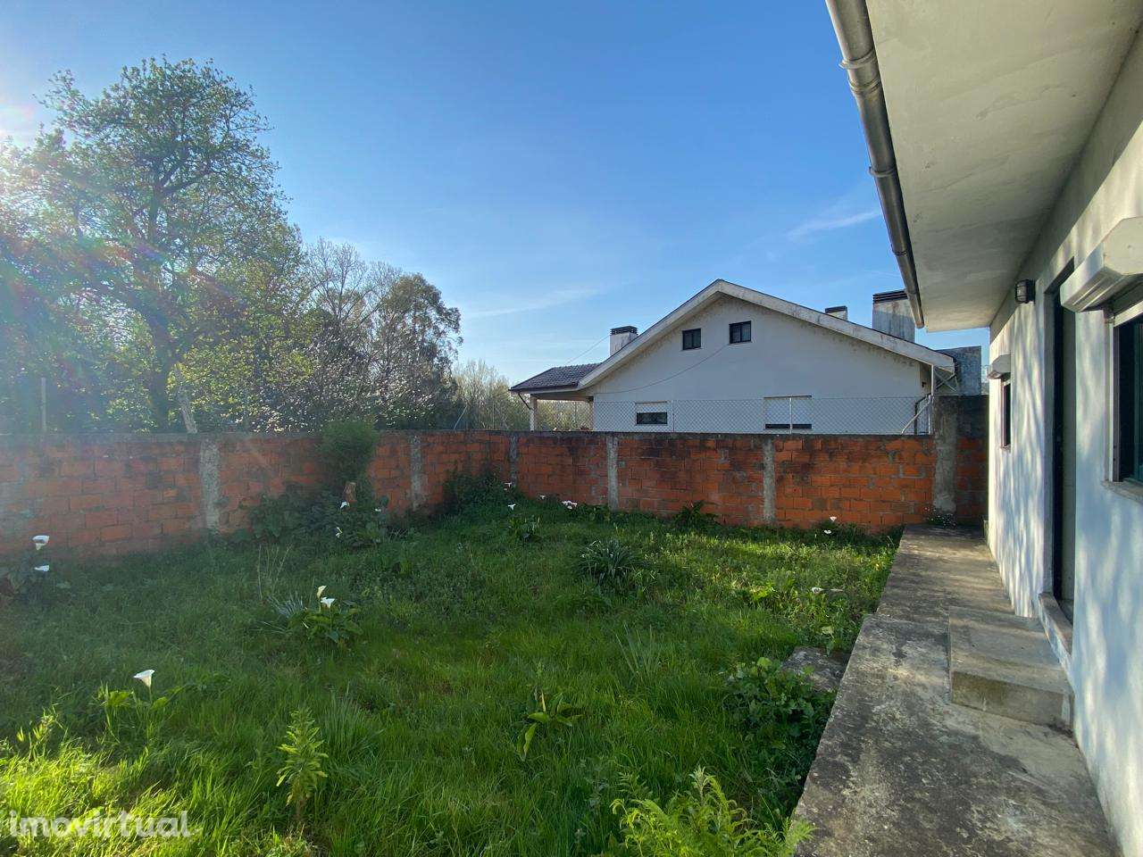 Moradia T2, 1 WC, com 55 m² e 300 m² de terreno, Oliveira do Douro - Grande imagem: 3/15