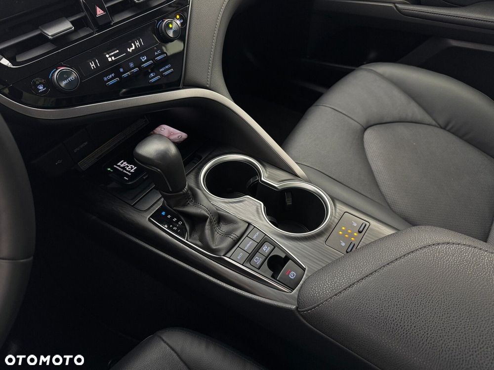 Toyota Camry 2.5 Hybrid Executive CVT - 25