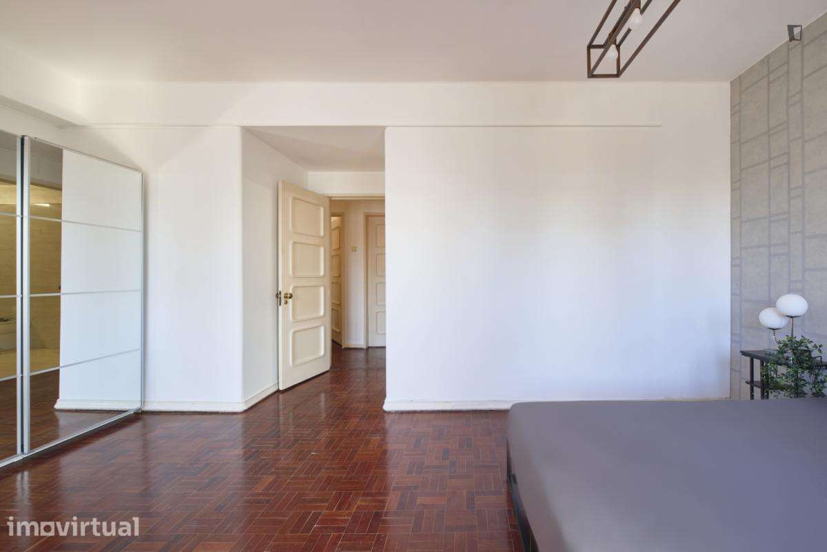 Quarto - localizado em Roma-Areeiro Lisbon - Grande imagem: 3/59