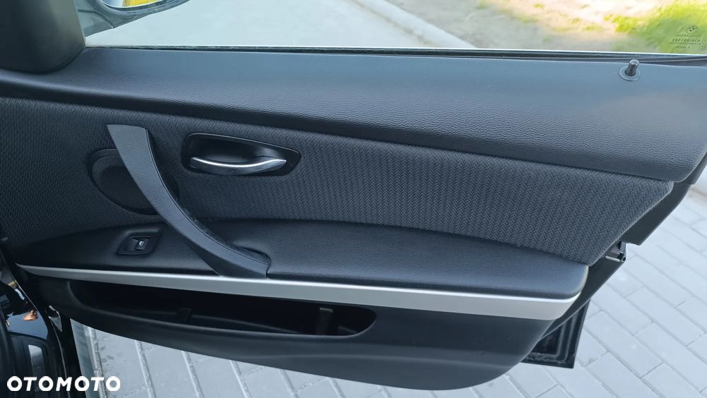 BMW Seria 3 330d DPF Edition Sport - 12