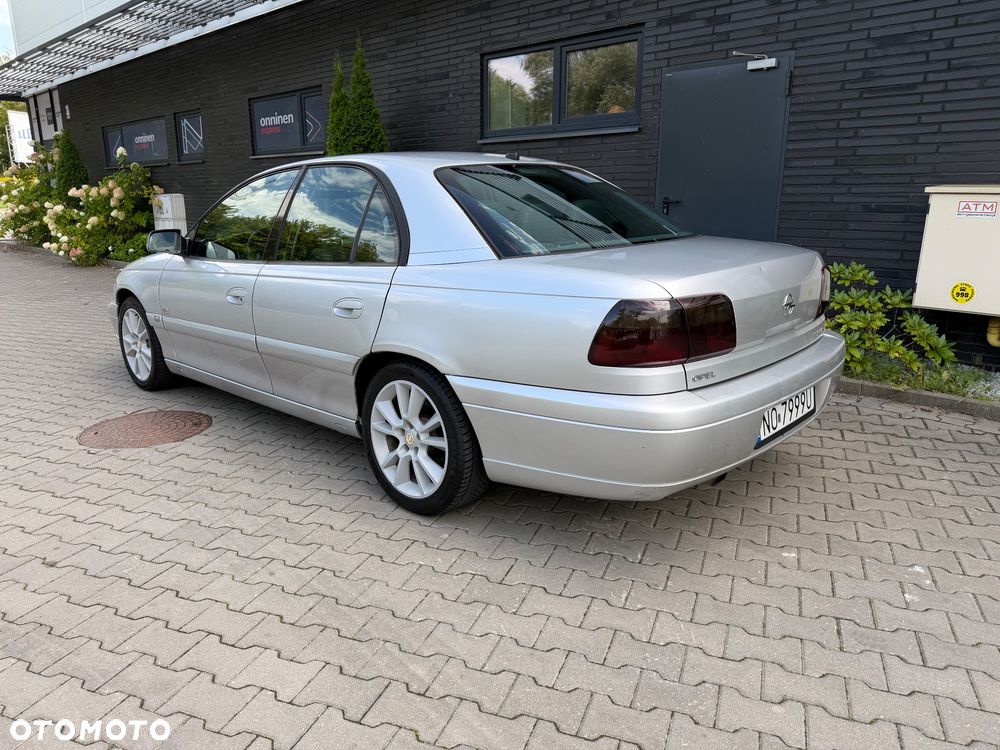 Opel Omega 2.2 Elegance - 3