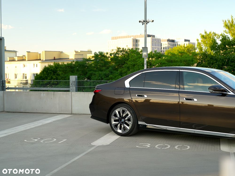 BMW Seria 7 - 36