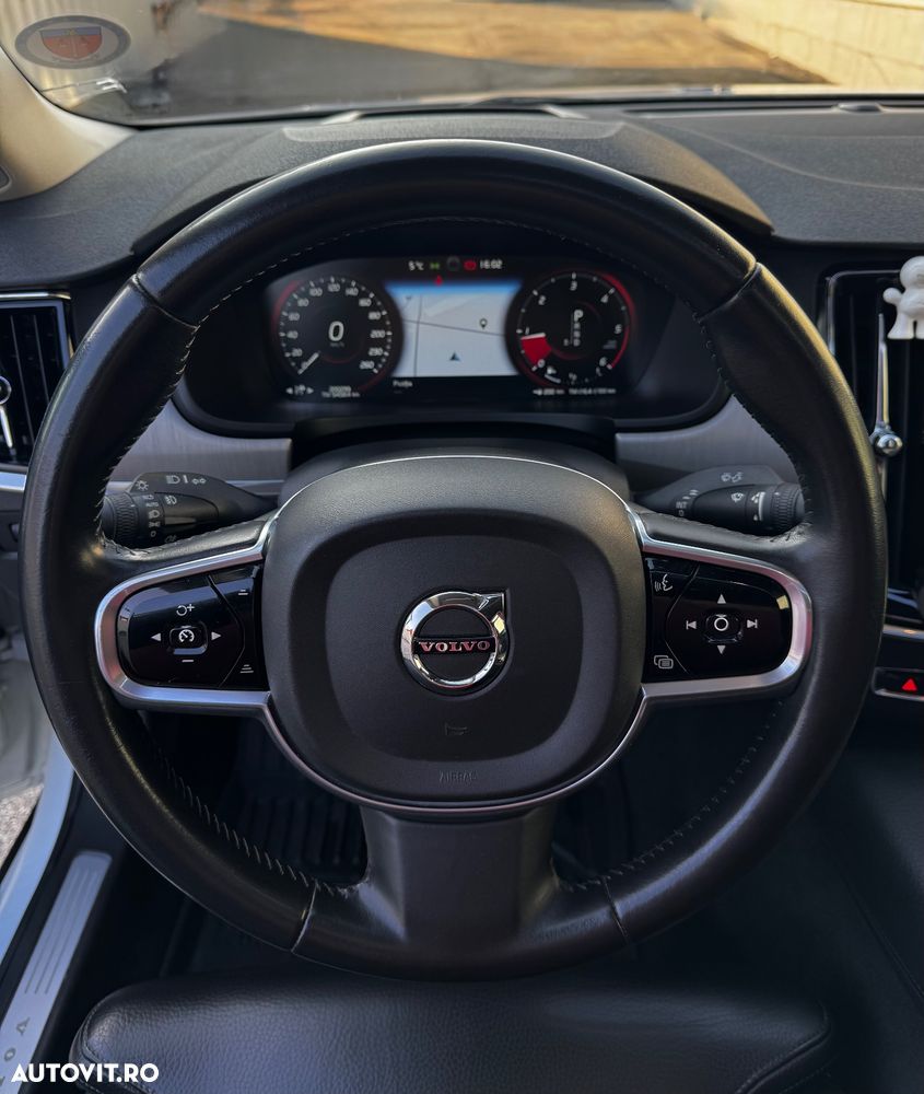 Volvo S90 D4 Momentum - 35