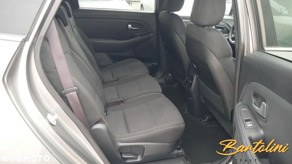 Kia Carens - 15