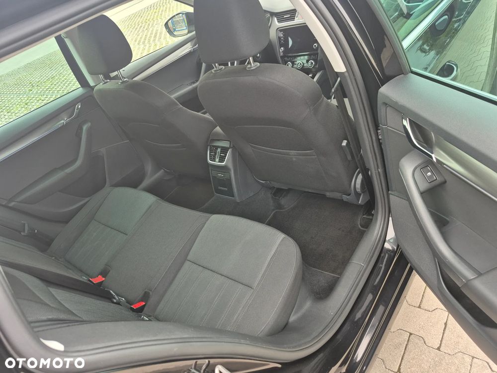 Skoda Octavia 2.0 TDI Elegance DSG - 23