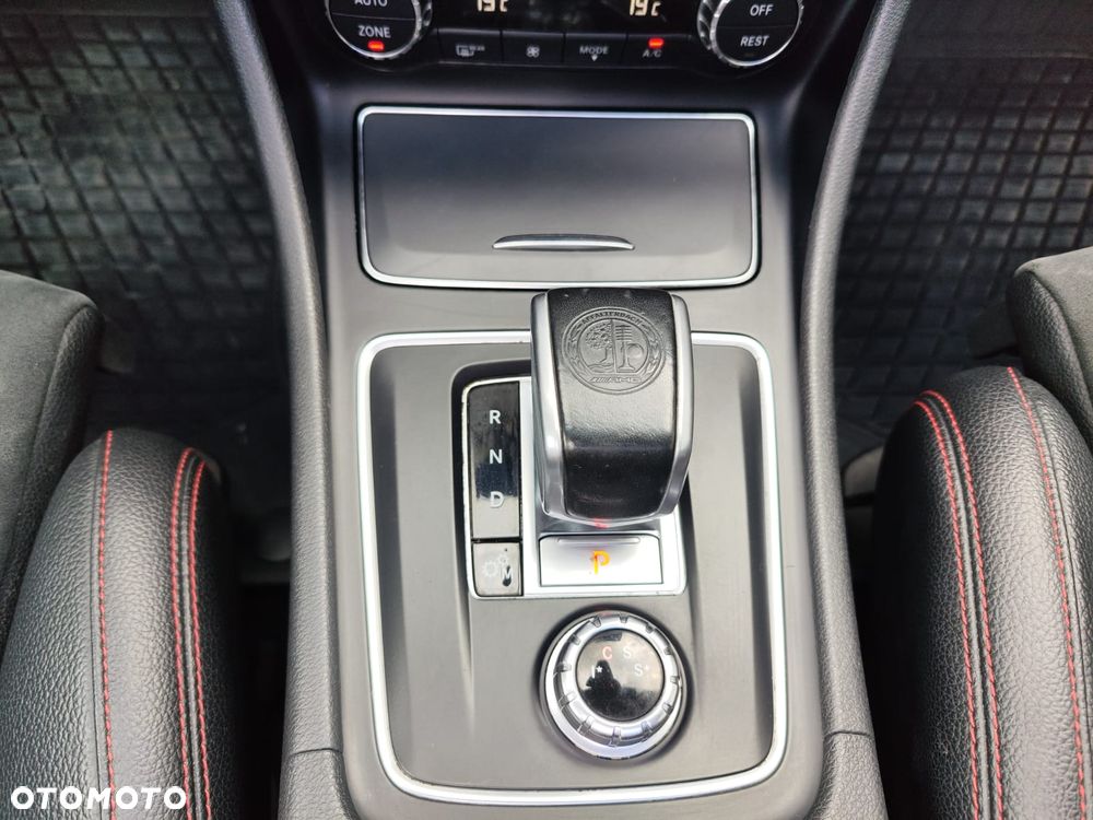 Mercedes-Benz CLA - 16